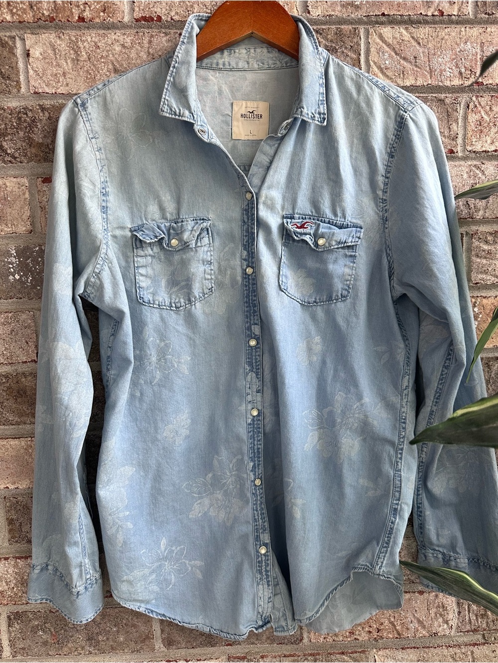 Y2k Hollister Light Wash Denim Faint Floral Button-Up Shirt large